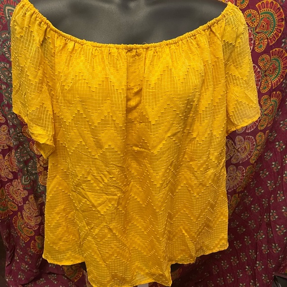 Plus size off the shoulder top - Picture 3 of 8